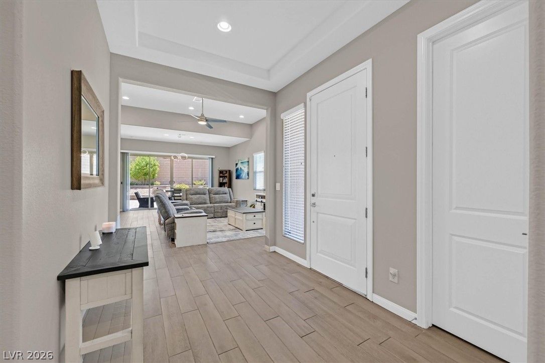 548 Comodo Street — photo 4 of 60
