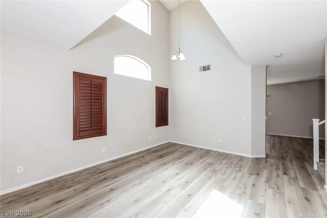 6333 Hamilton Grove Avenue — photo 5 of 22