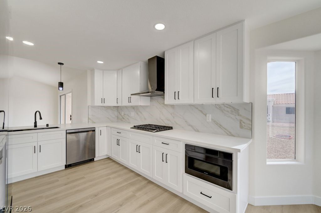 8901 Villa Ridge Drive — photo 2 of 33