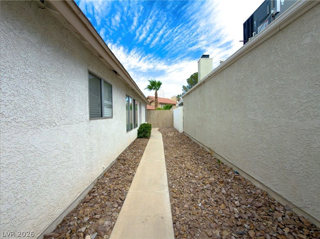 4540 Cedarspring Drive — photo 5 of 23
