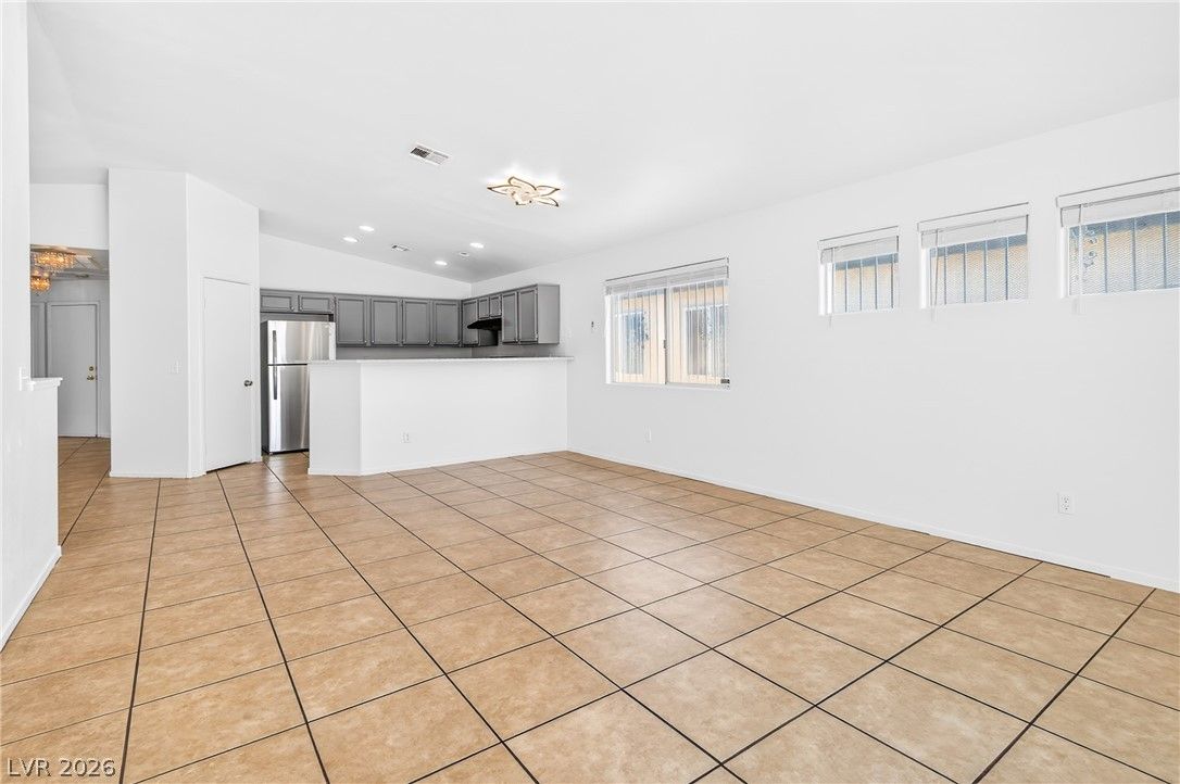 5683 Halvern Avenue — photo 2 of 23