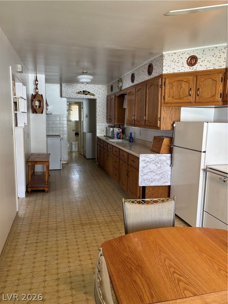 1005 Avenue G — photo 4 of 31