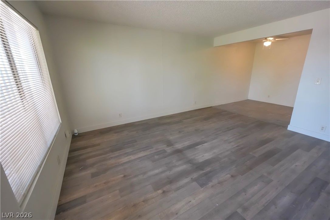 585 South Royal Crest Circle 9 — photo 3
