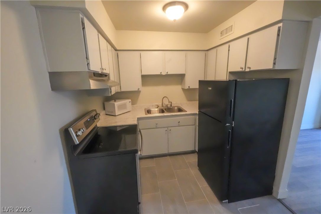 585 South Royal Crest Circle 9 — photo 4