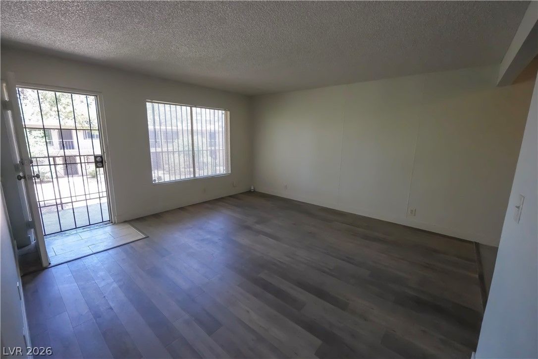 585 South Royal Crest Circle 9 — photo 5