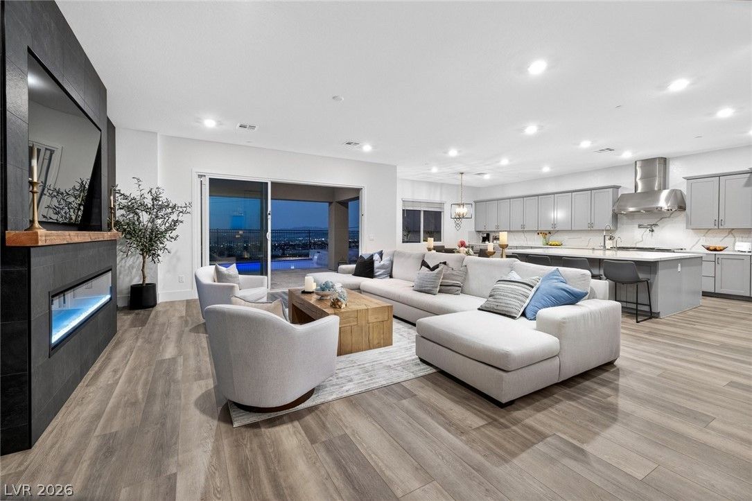 214 Shaded Canyon Drive — photo 3