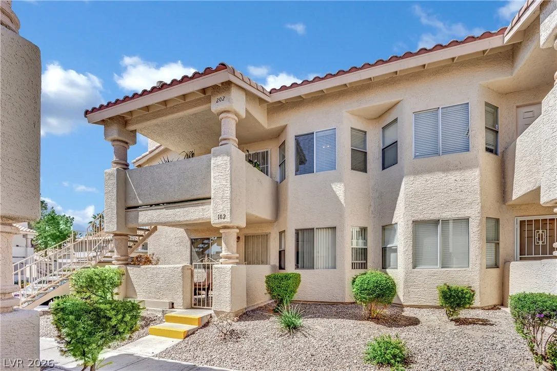 929 Rockview Drive 202 — photo 4