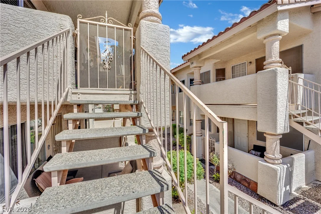 929 Rockview Drive 202 — photo 5