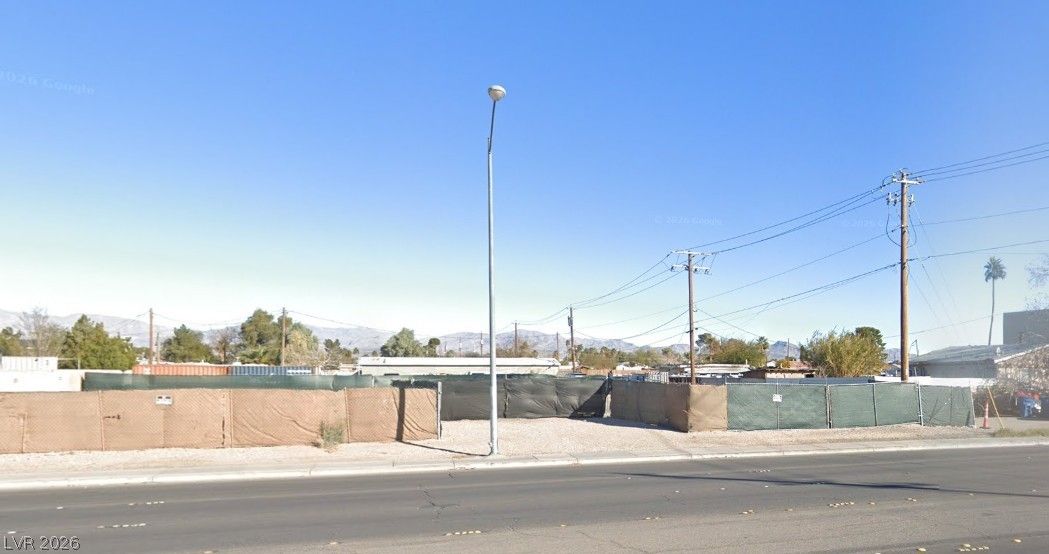 Gateway Road — photo 2 of 4