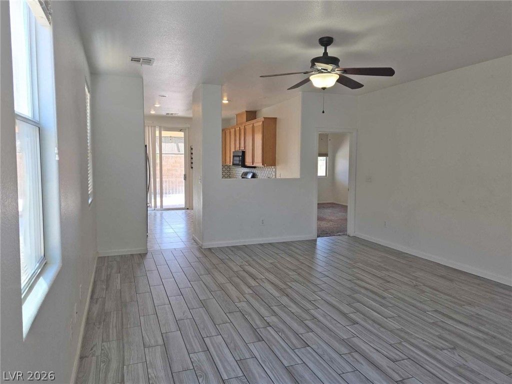 11027 Deluna Street — photo 4 of 25