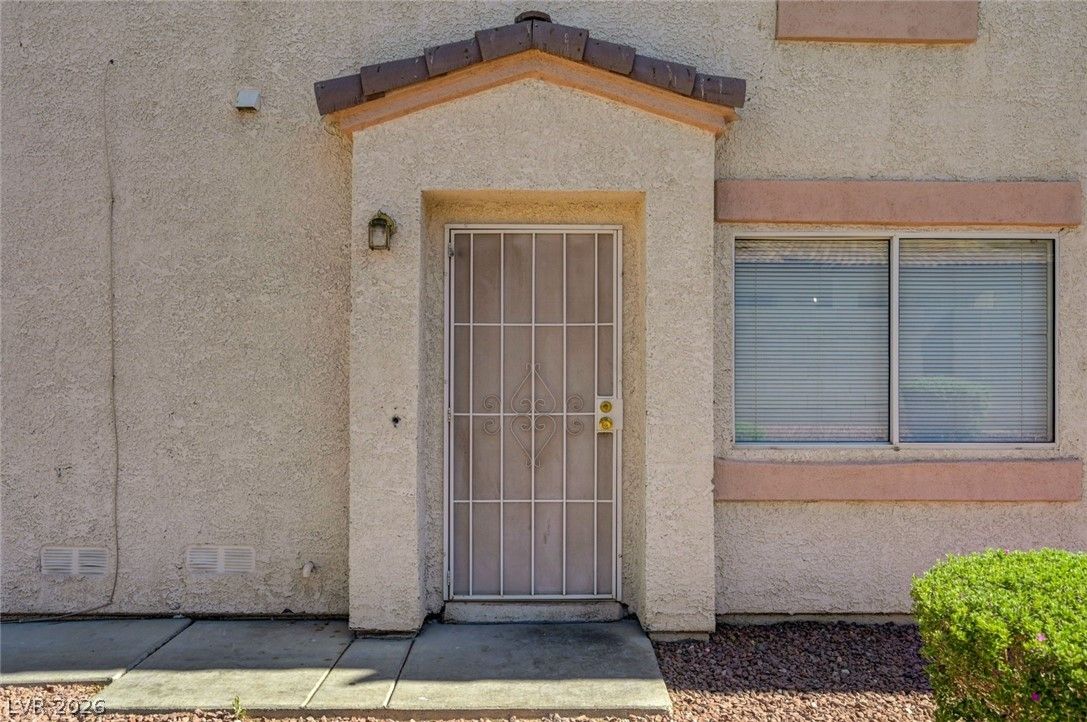 3389 Cheyenne Gardens Way — photo 5