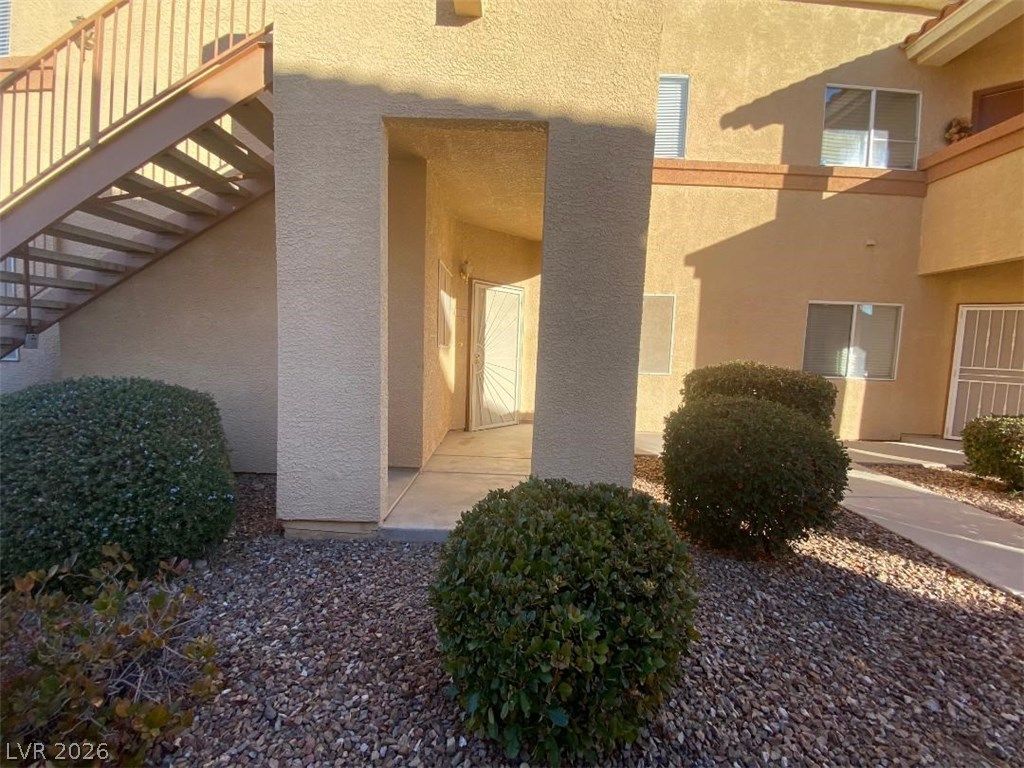 1050 East Cactus Avenue 1080 — photo 2