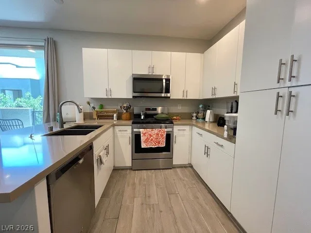 11238 Essence Point 210 — photo 2