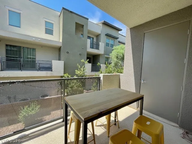 11238 Essence Point 210 — photo 4