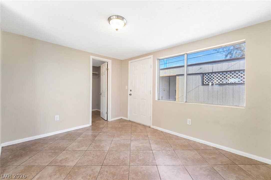 140 West Victory Road — photo 4 of 24
