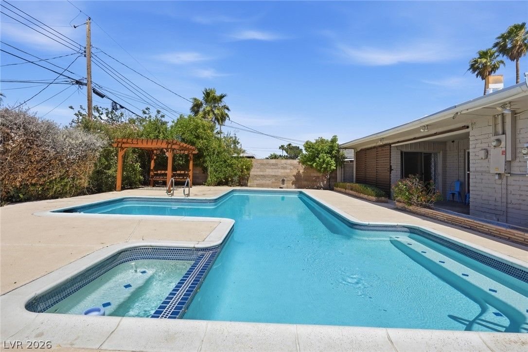 909 Canosa Avenue — photo 2