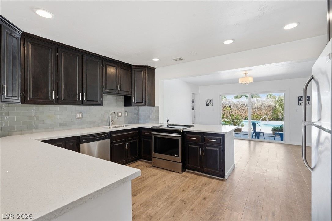 909 Canosa Avenue — photo 4