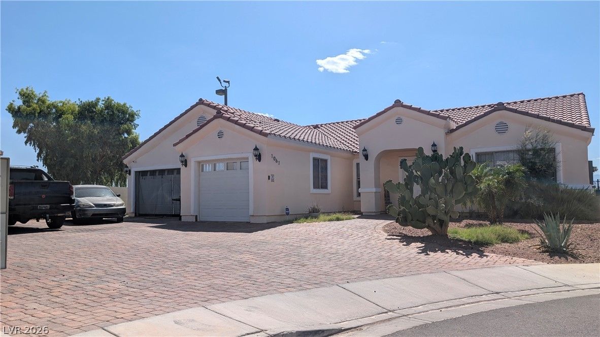 1061 PIKES PEAK Court — photo 2 of 23