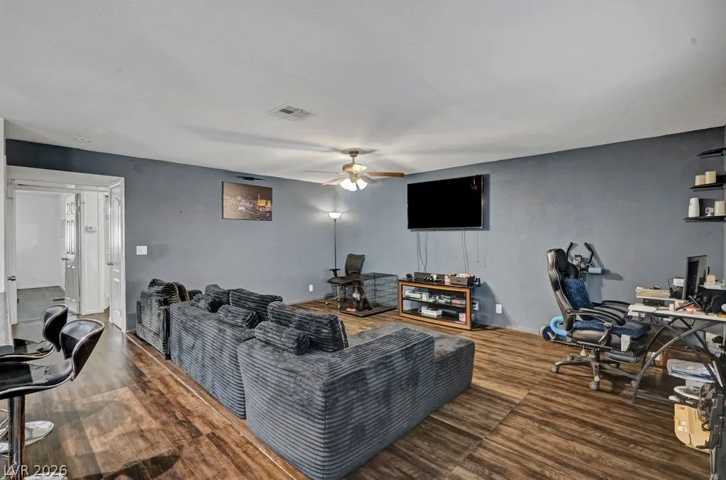 7600 Cromberg Avenue 201 — photo 4