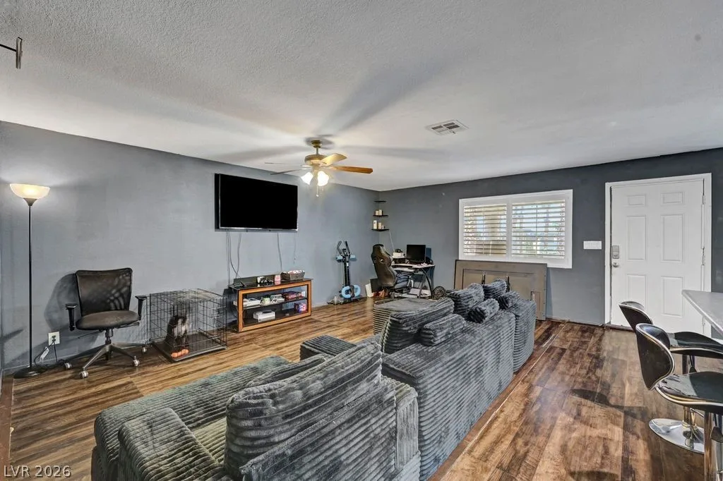 7600 Cromberg Avenue 201 — photo 5