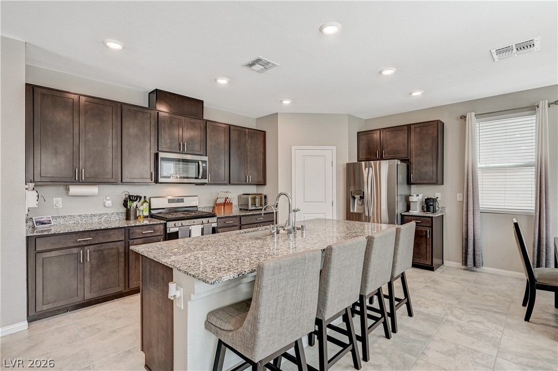 10621 Adobe Ranch Street — photo 3