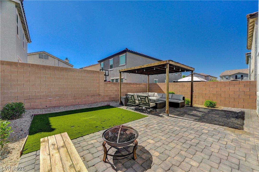 10621 Adobe Ranch Street — photo 4
