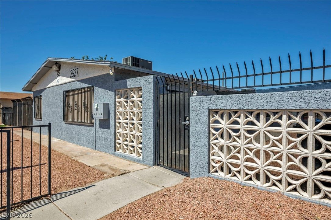 2527 Carroll Street — photo 2