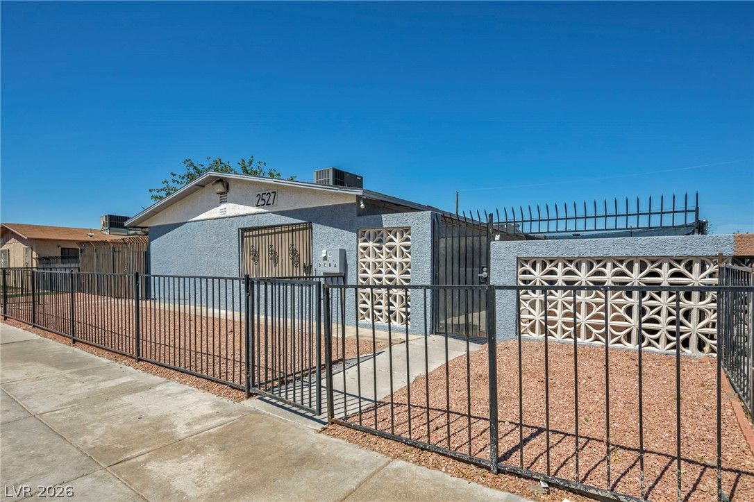 2527 Carroll Street — photo 3