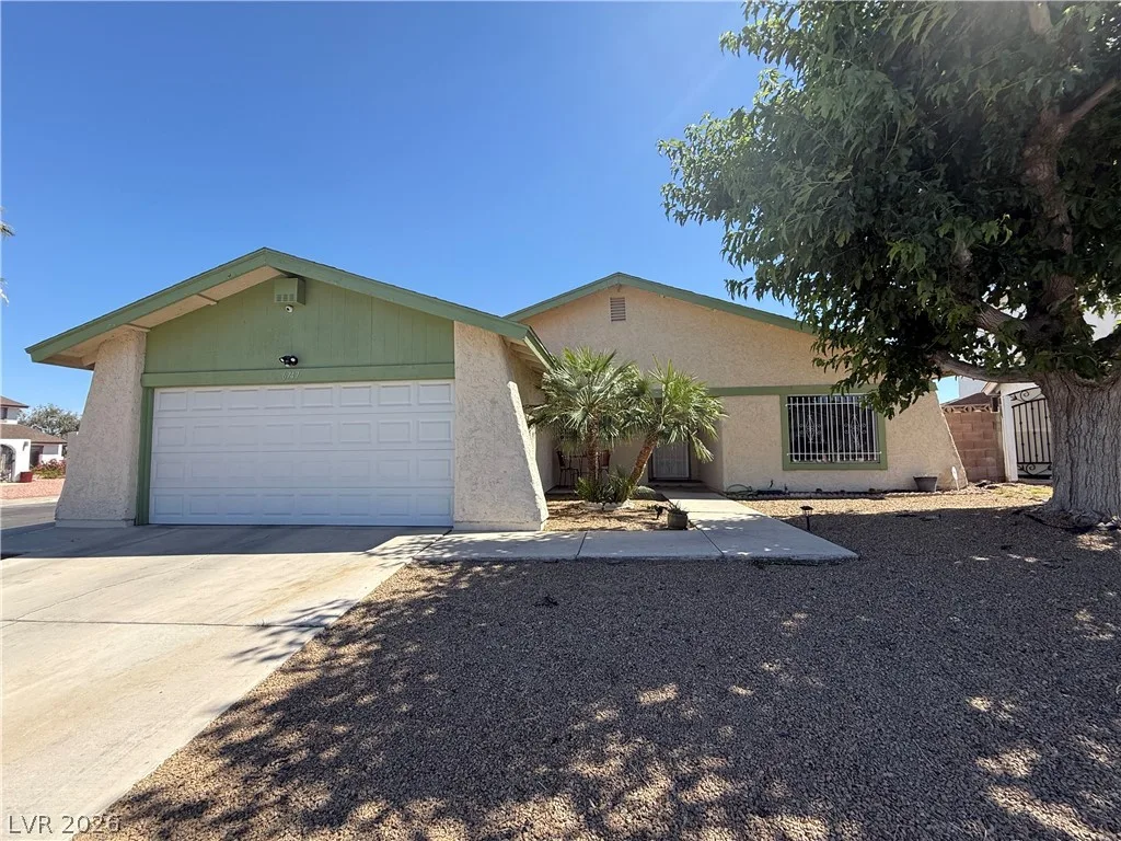 6747 Grandola Drive — photo 2
