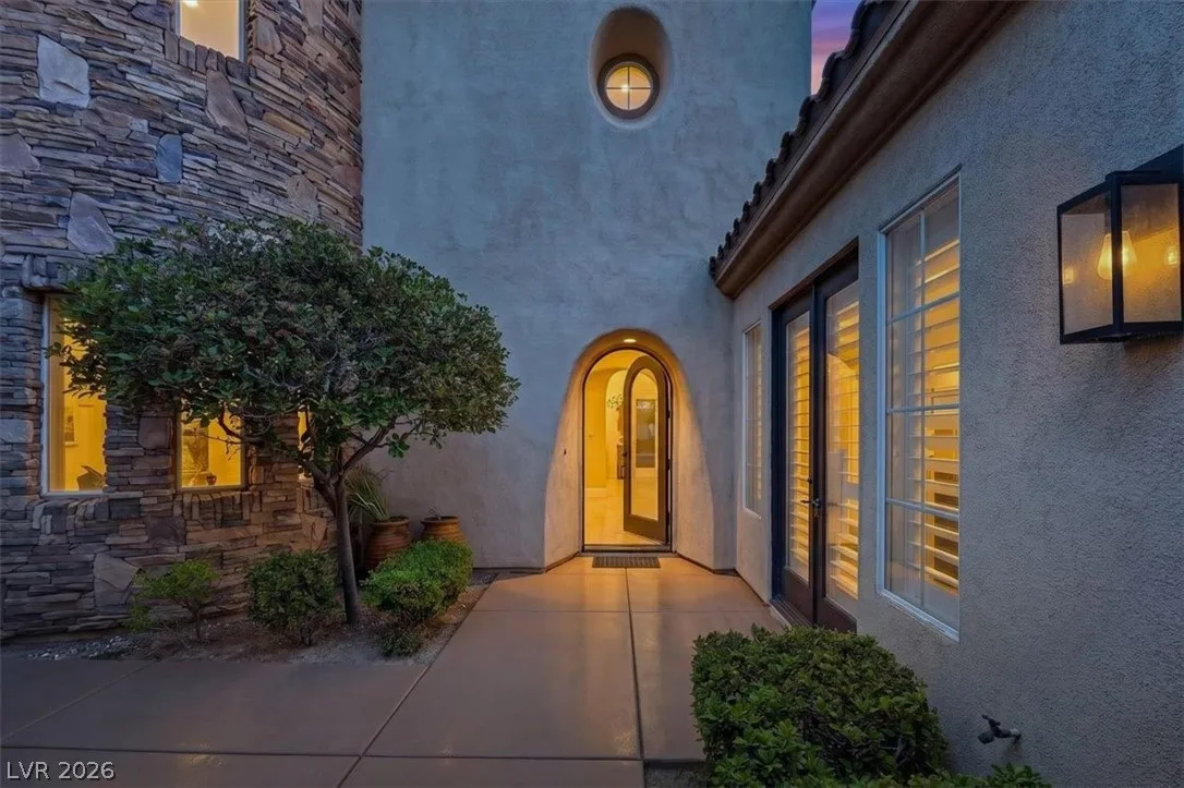 2490 Turtle Head Peak Drive — photo 3