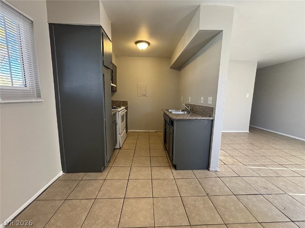 2504 East Mesquite Avenue — photo 2 of 24