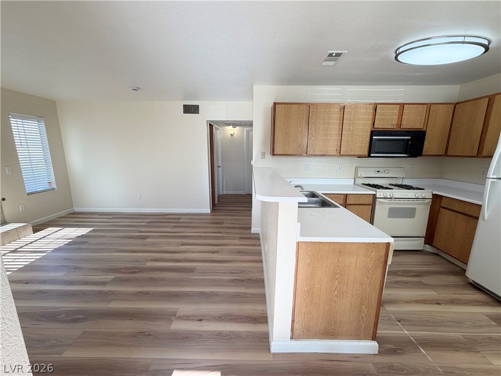 4648 Krissylouise Way A — photo 5 of 12