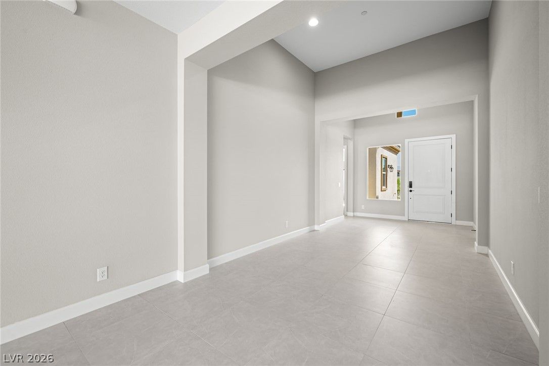 9175 West Hammer Lane — photo 4