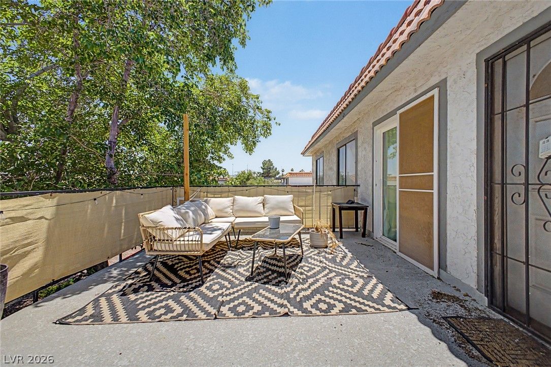 929 Willow Tree Drive D — photo 4