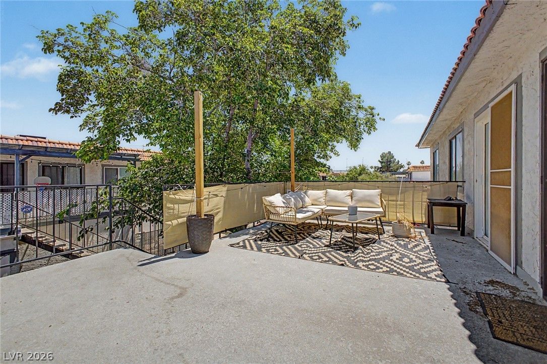 929 Willow Tree Drive D — photo 5