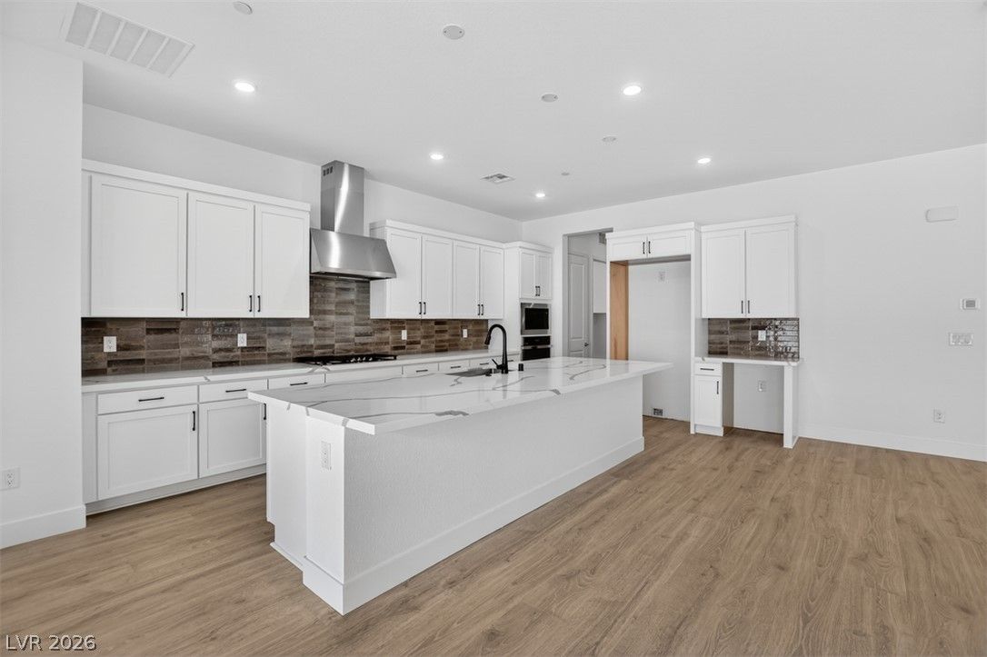 378 Tigullio Avenue — photo 2