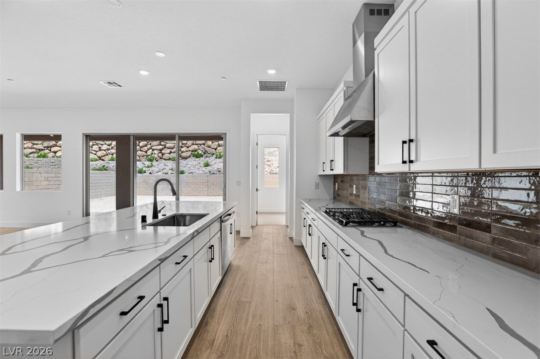 378 Tigullio Avenue — photo 3