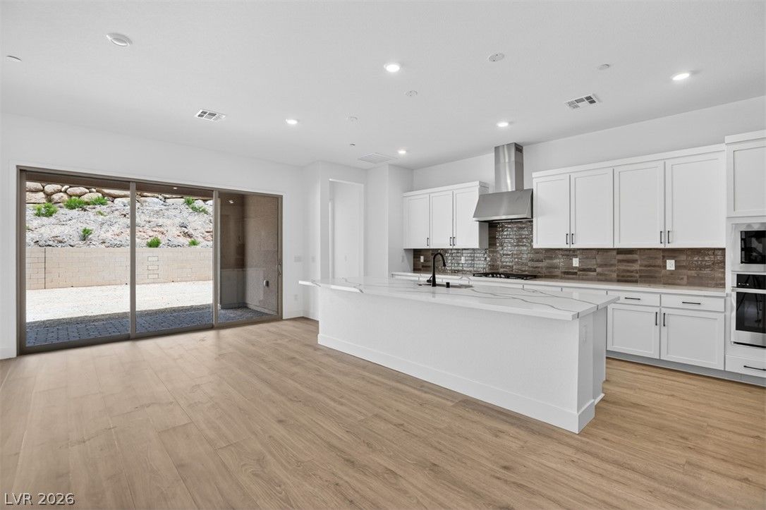 378 Tigullio Avenue — photo 4