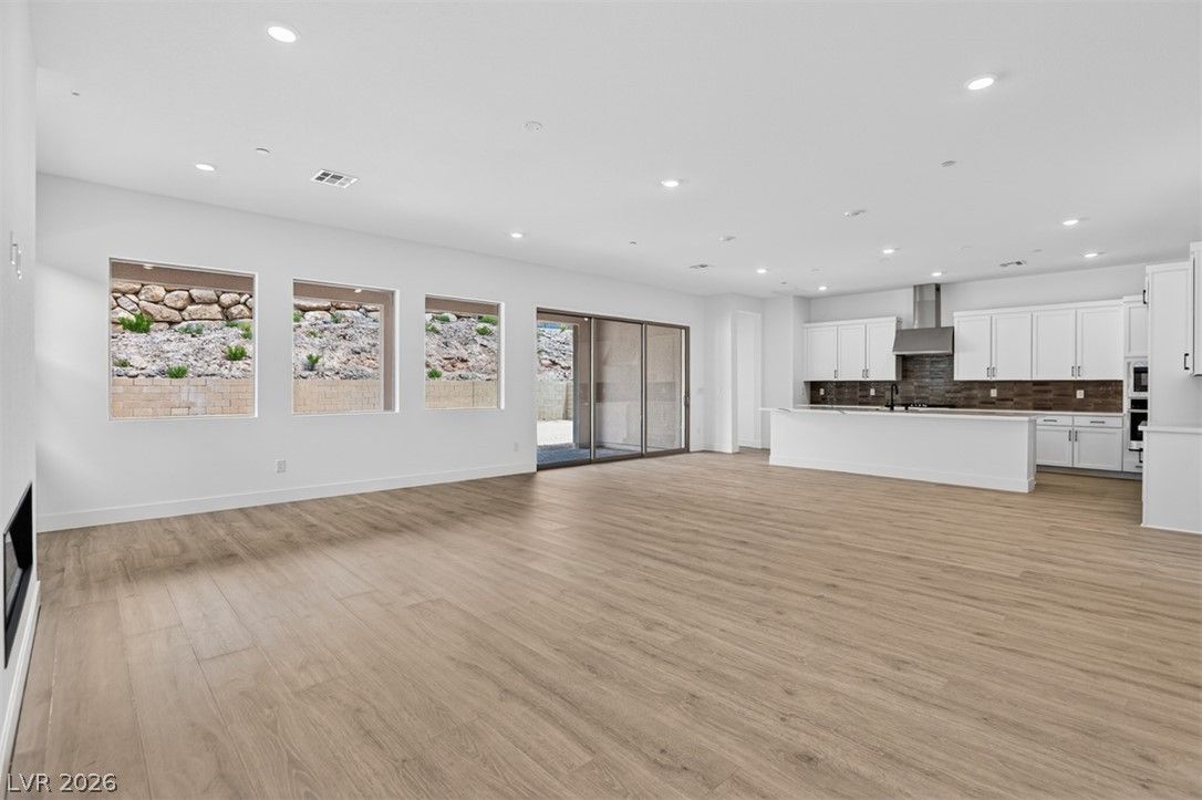 378 Tigullio Avenue — photo 5