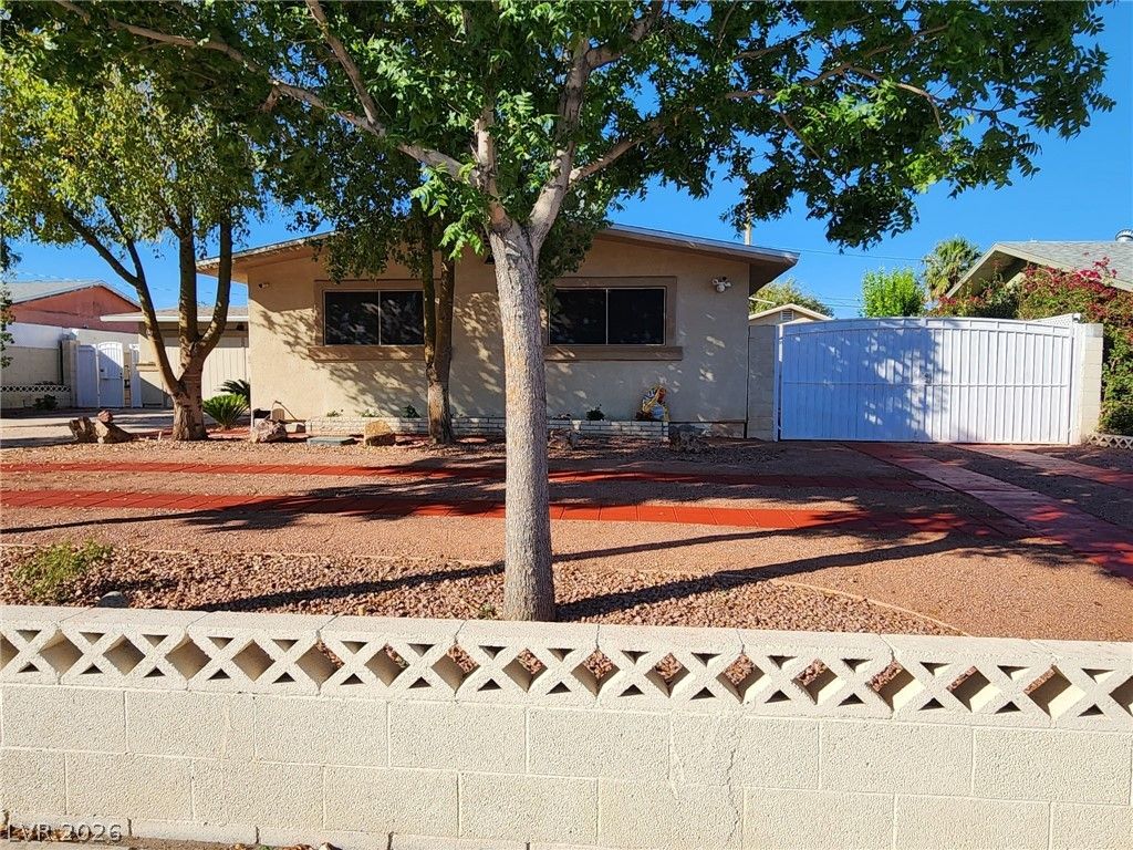 3896 Acapulco Avenue — photo 3 of 41