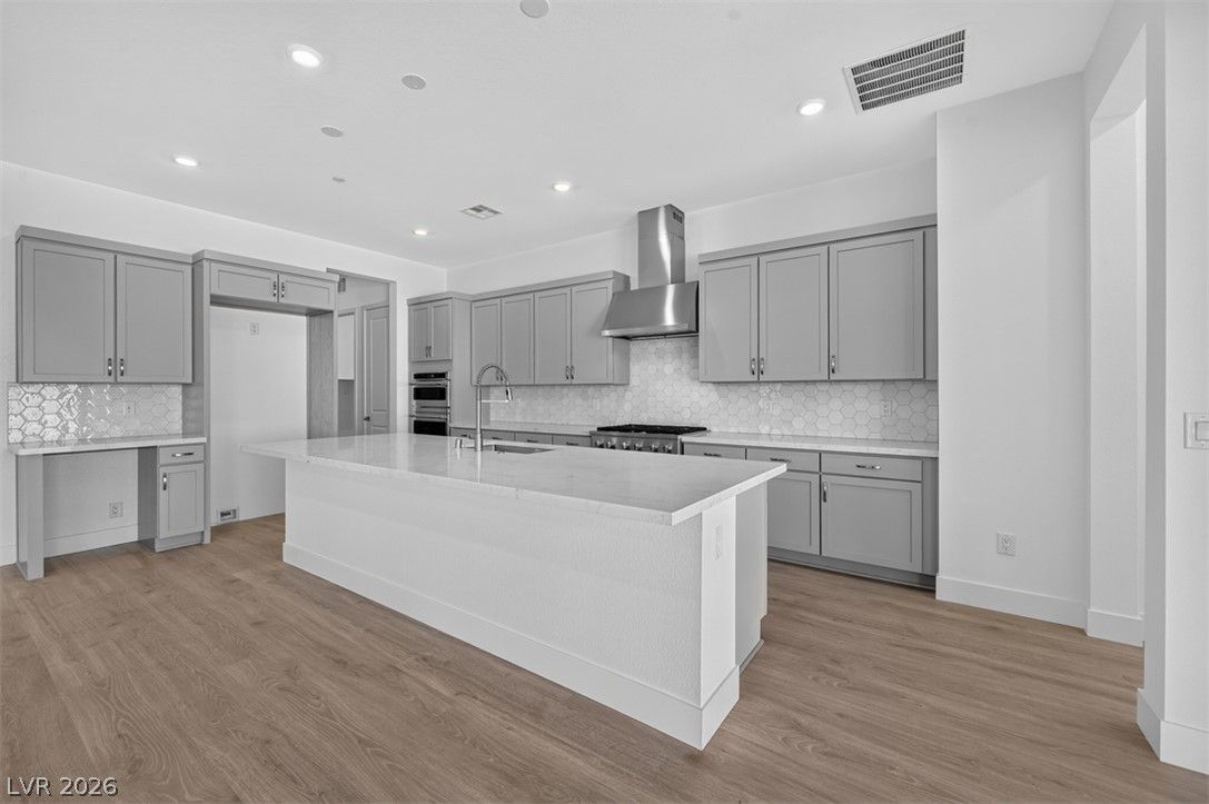 382 Tigullio Avenue — photo 2