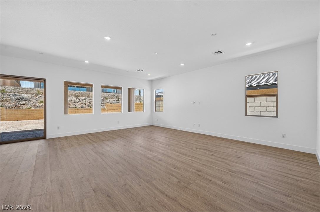 382 Tigullio Avenue — photo 3