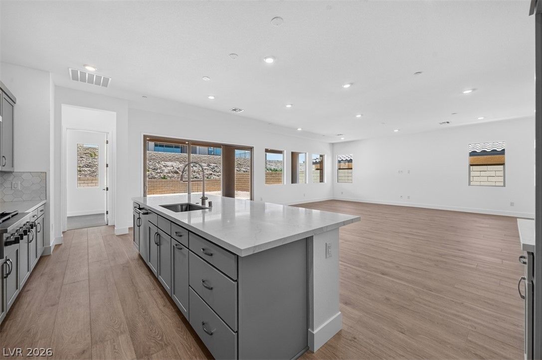 382 Tigullio Avenue — photo 5