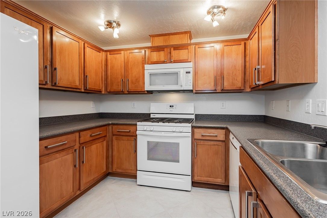 6868 Sky Pointe Drive 1084 — photo 5 of 29
