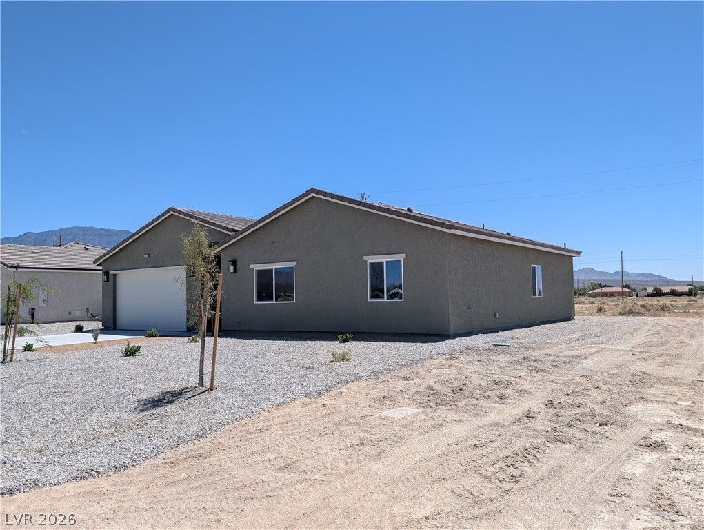 601 Nikki — photo 2