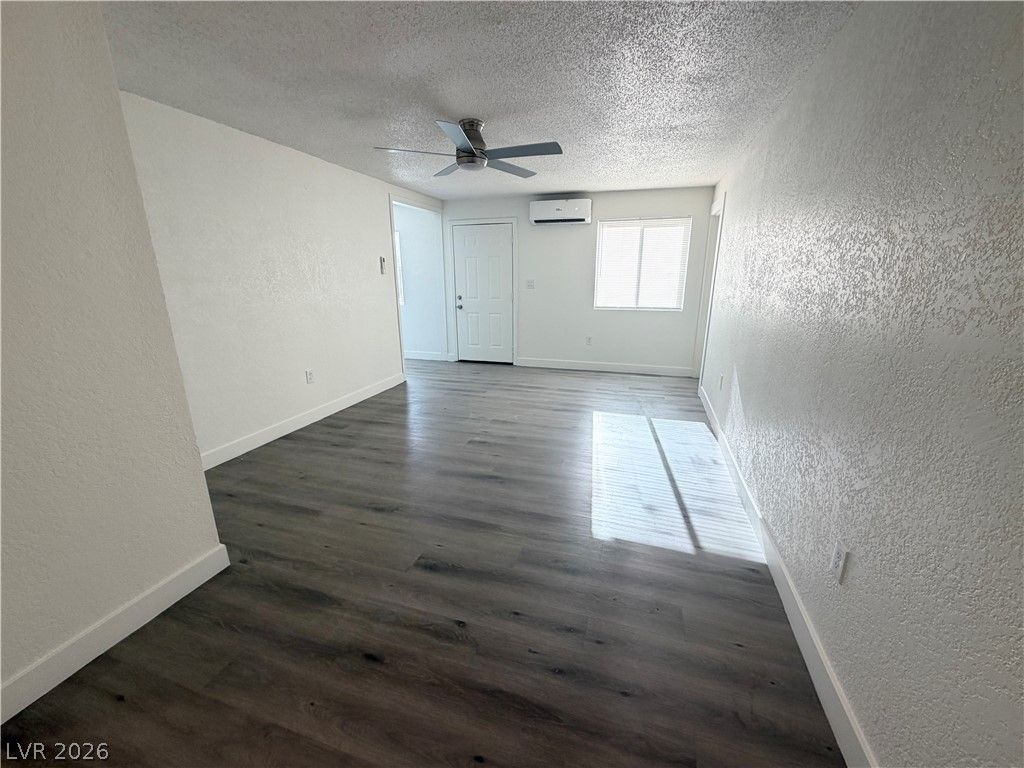2030 Sunrise Avenue 10 — photo 5 of 20