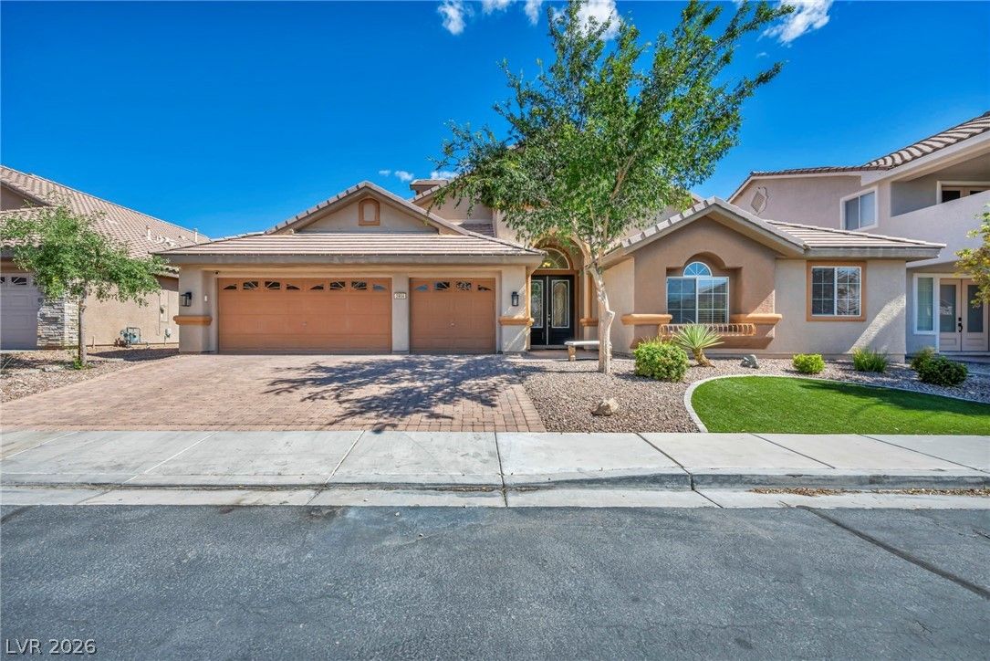3904 Campanario Avenue — photo 1