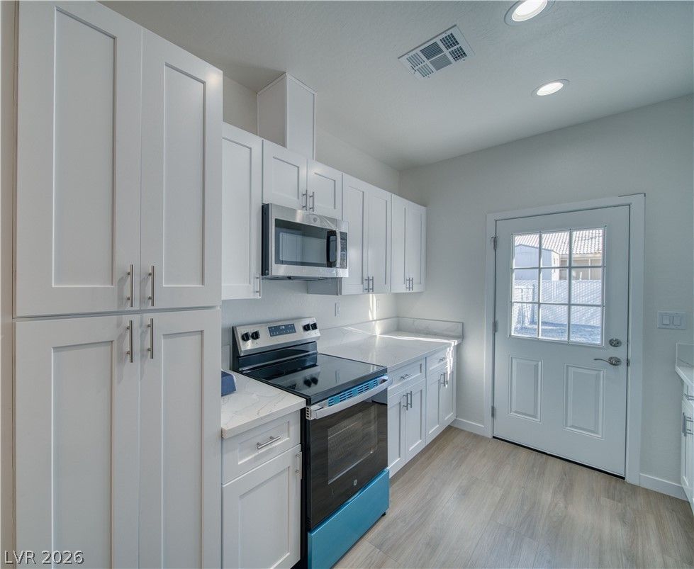 1650 South Sycamore Avenue — photo 3 of 11