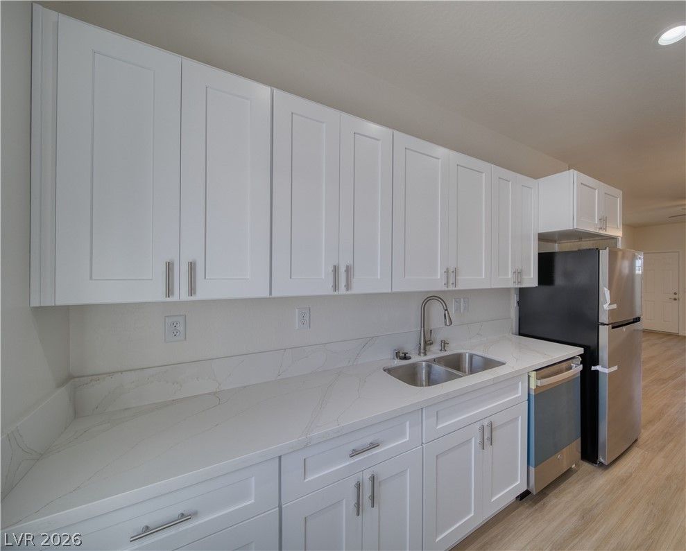 1650 South Sycamore Avenue — photo 4 of 11