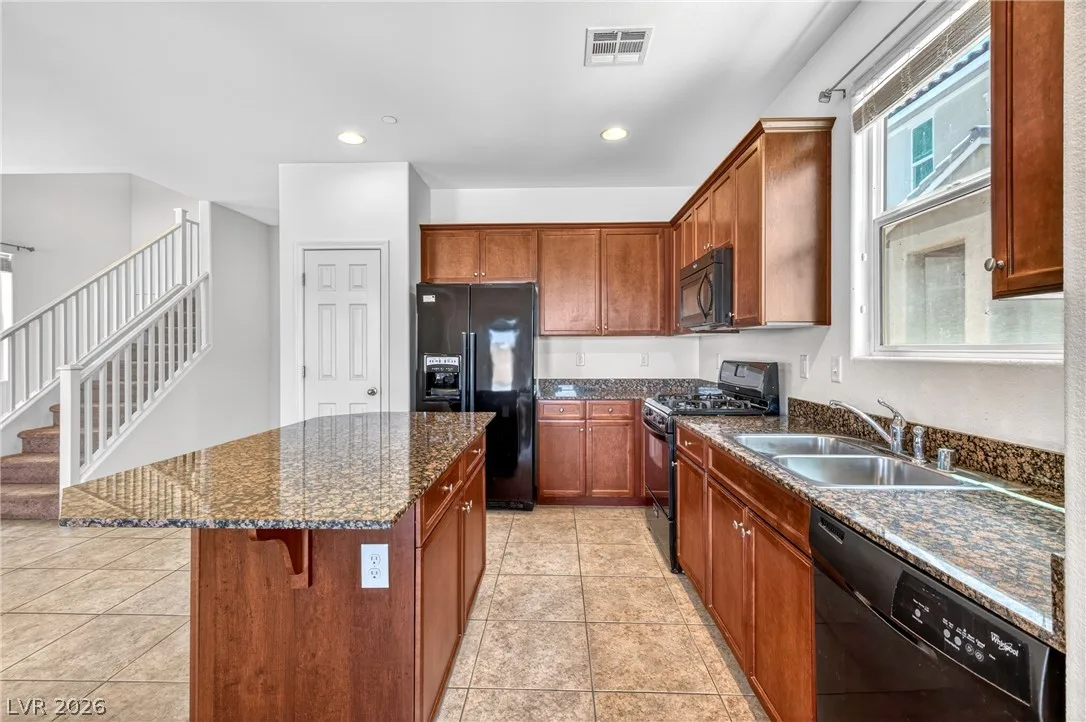 1009 Pebble Lake Street — photo 3